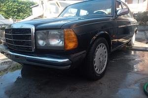 Mercedes Benz 230 da restauro