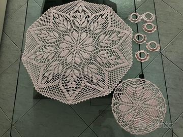 Centrini e portatovaglioli all'uncinetto