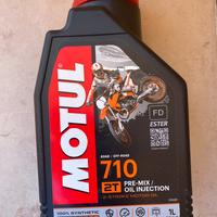 Olio Motul 710 2t
