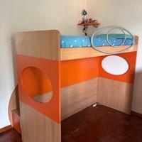 letto a castello con scaletta e corridoio