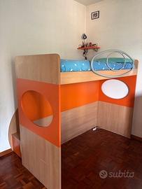 letto a castello con scaletta e corridoio