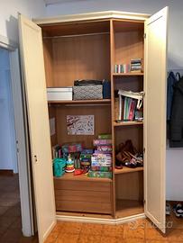 Armadio con anta da revisionare