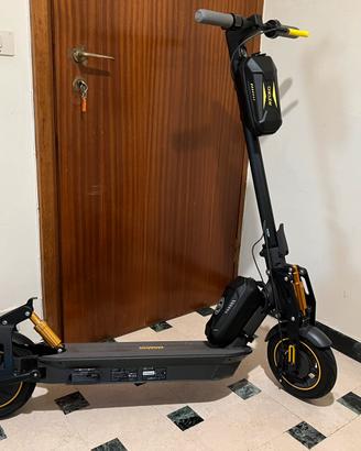 Monopattino elettrico NINEBOT G30 MAX