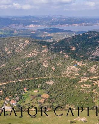 Costa Smeralda | Terreno con antico stazzo a Santa