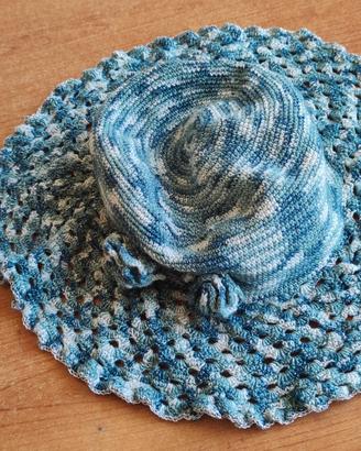 Cappellino a uncinetto