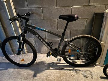 Bicicletta mountain bike rock rider