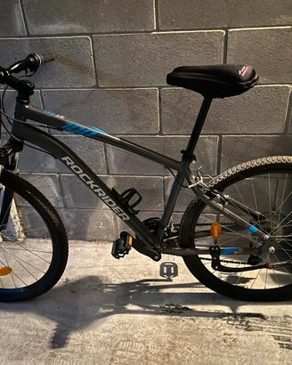 Bicicletta mountain bike rock rider