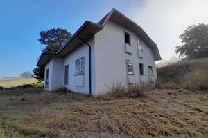 Villa indipendente in costruzione con giardino