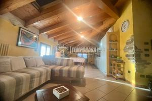 VILLA DI DUE ABITAZIONI E AREA PRIVATA IN CENTRO P