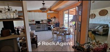 SOLUZ. INDIPEND. 2 APPARTAMENTI PIÙ AMPIO TERRENO