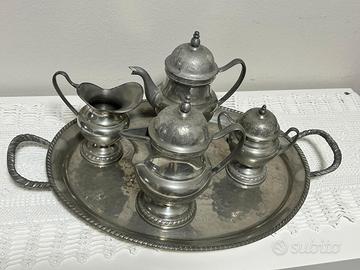 vassoio con vasetti in peltro