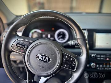 Kia Niro grigio antracite