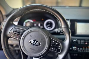 Kia Niro grigio antracite