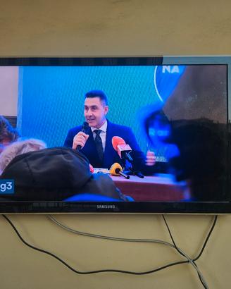 tv samsung 32 pollici NO SMART CORNICE vetro
