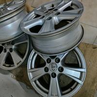 cerchioni R16 in lega Toyota