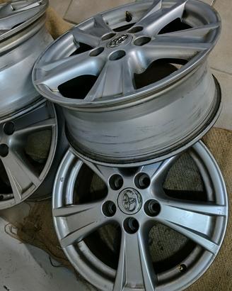 cerchioni R16 in lega Toyota