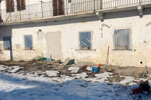 Ampio cascinale rustico con 2000 mq di terreno