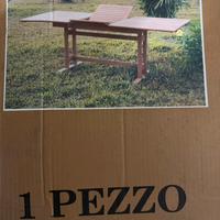 Tavolo da giardino in legno mai usato con 4 sedie