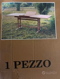 Tavolo da giardino in legno mai usato con 4 sedie