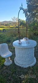 Pozzo in cemento e 2 sedie 