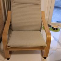  2 poltrone Poang Ikea e supporto TV