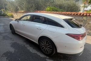 MERCEDES-BENZ CLA 180d Shooting Brake
