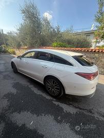 MERCEDES-BENZ CLA 180d Shooting Brake