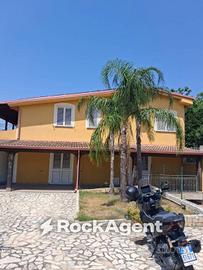 Villa di 400 m² con più di 5 locali e box auto dop
