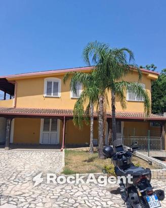 Villa di 400 m² con più di 5 locali e box auto dop