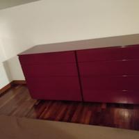 Cassettiera e due comodini rosso bordeaux