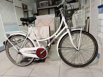 Atala (Bici da città classica con cestino)