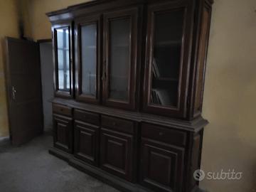 armadio vetrinetta largo circa 2,40 m