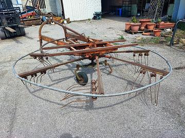 Girello per fieno a giostra marca Galvani