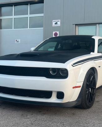 Dodge challenger 5.7 v8 hemi