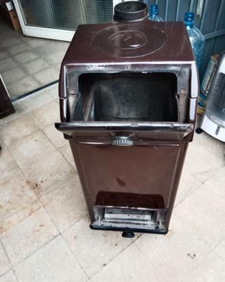 Stufa a legna in ghisa