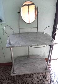 lavabo antico in marmo con specchio