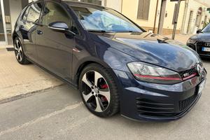 Volkswagen Golf VII GTI 2.0 211CV PANAMERICANA