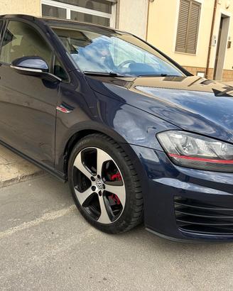 Volkswagen Golf VII GTI 2.0 PANAMERICANA