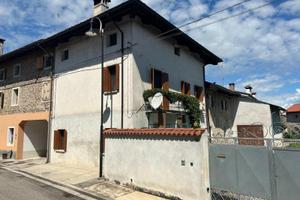 CASA IN LINEA CON GIARDINO