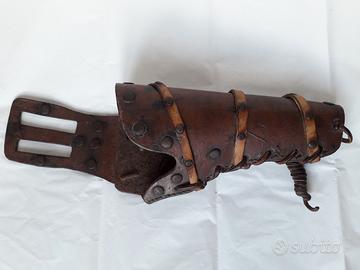 Fondine in pelle artigianali e attrezzi da caccia