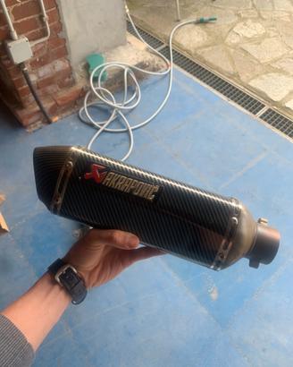 SCARICO AKRAPOVIC NON OMOLOGATO