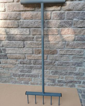 Arieggiatore aeratore prato giardino bucature