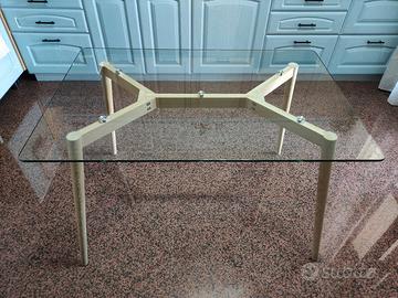 Tavolo in vetro e legno