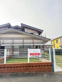 VILLA BIFAMILIARE A CASALEONE