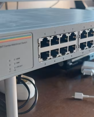 Switch di rete Allied Telesis AT-FS750/16 WebSmart