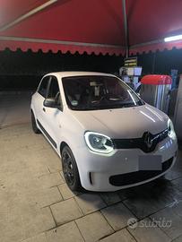 Si vende twingo