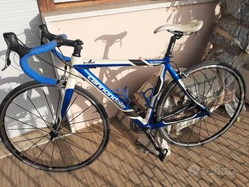 bici in carbonio cannondale