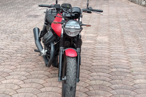Moto guzzi v7 stone