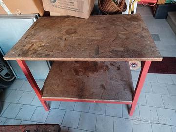 Tavolo da lavoro con compensato