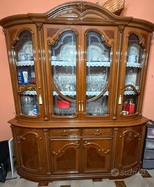 Vetrina classica in legno con ante in vetro